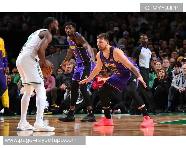 东契奇谈太阳防守策略:得分容易却难以带动队友表现 东契奇谈太阳防守策略:得分容易却难以带动队友表现